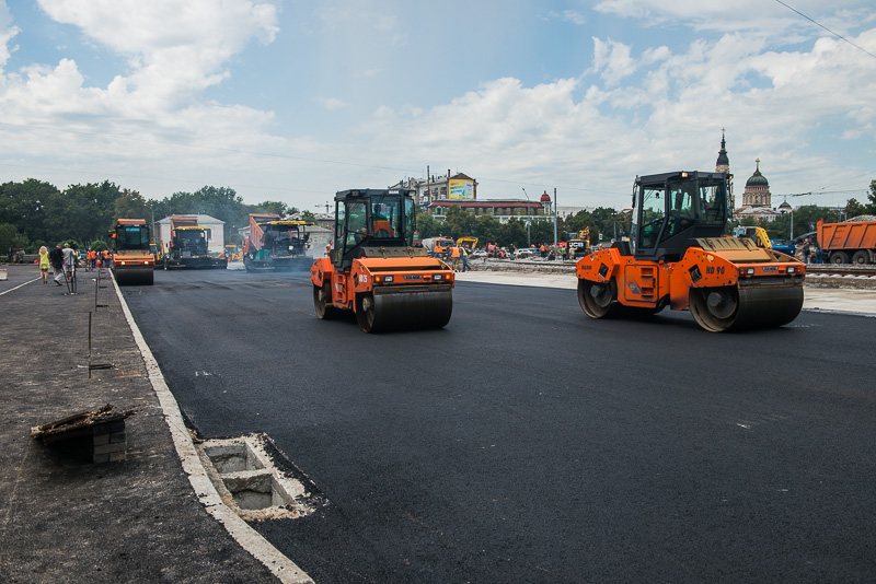На Павлівському майдані йдуть активні будівельні роботи - 1