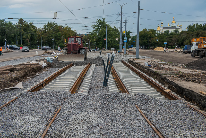На Павлівському майдані йдуть активні будівельні роботи - 15