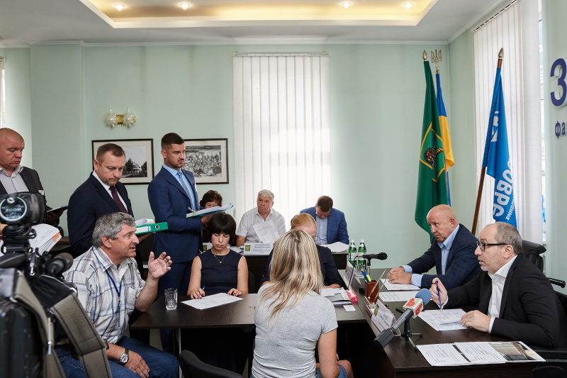 Геннадій Кернес провів особистий прийом громадян на фабриці «Здоров'я»