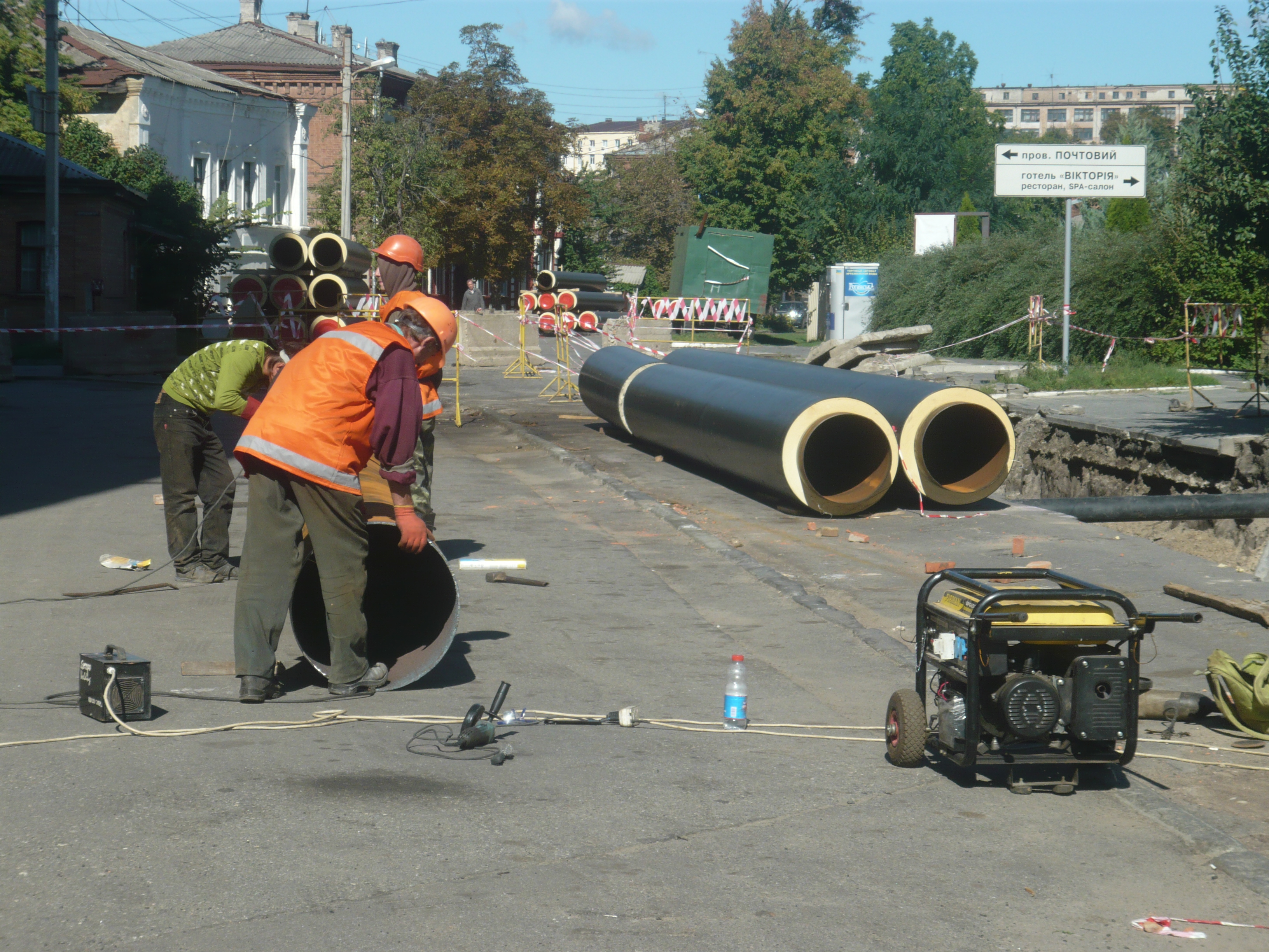 На вулиці Примерівській ремонтируют магістральну теплотрасу