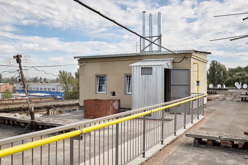 У будинку по вулиці Лелюківській побудували першу в районі дахову котельню