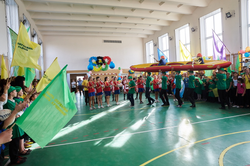 У школі №130 з'явилися сучасний спортзал і музей рятівників