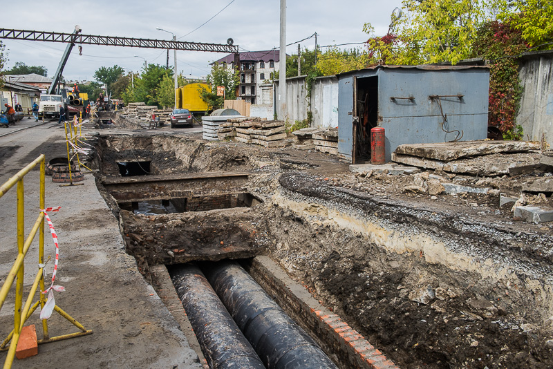 На вулиці Військовій ремонтують тепломагістраль