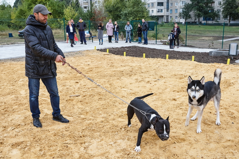 В Індустріальному районі відкрили ще один майданчик для вигулу собак - 10