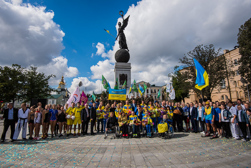 Харків'яни зустріли паралімпійців