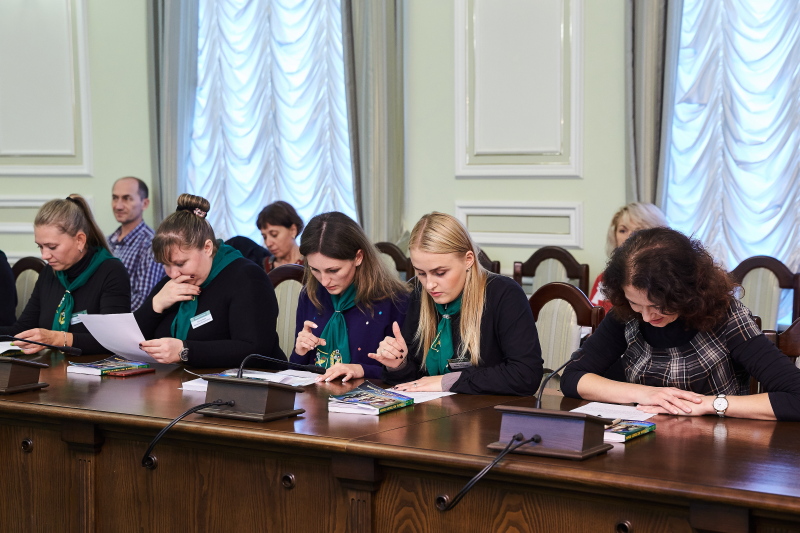 Працівники соціальних установ склали іспит з жестової мови - 3