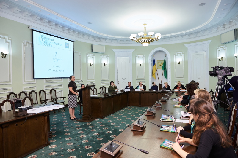 Працівники соціальних установ склали іспит з жестової мови - 6