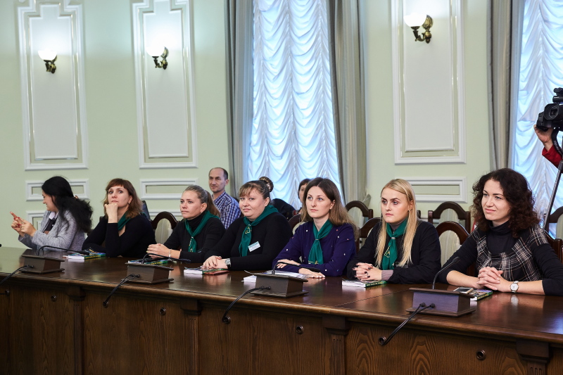 Працівники соціальних установ склали іспит з жестової мови - 8