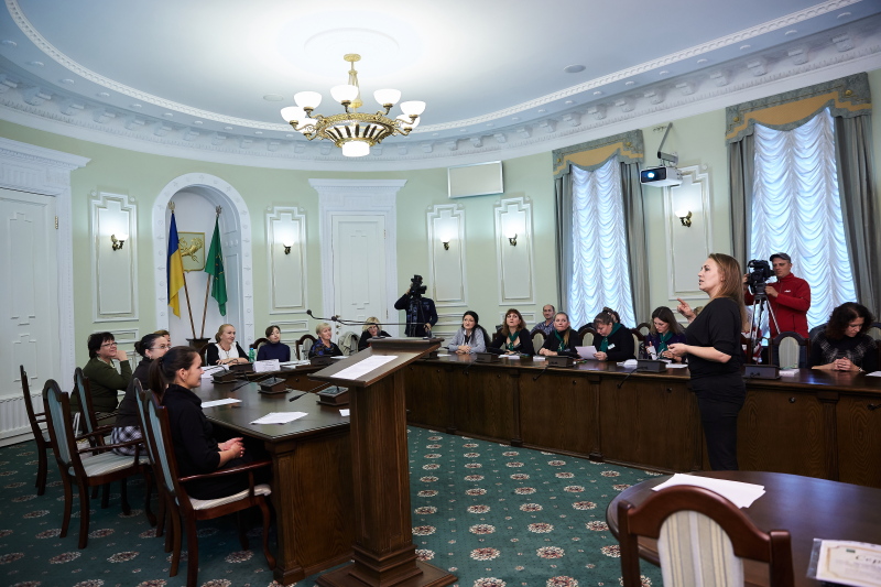 Працівники соціальних установ склали іспит з жестової мови - 16