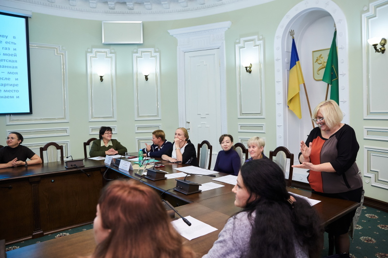 Працівники соціальних установ склали іспит з жестової мови - 17