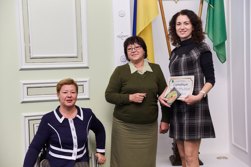 Працівники соціальних установ склали іспит з жестової мови - 26