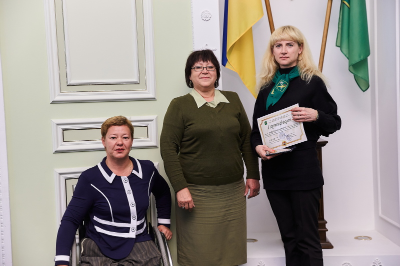 Працівники соціальних установ склали іспит з жестової мови - 28