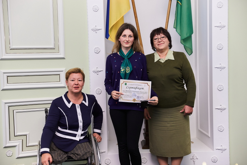Працівники соціальних установ склали іспит з жестової мови - 32