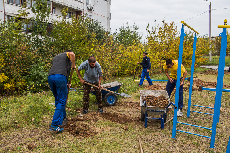 На Північній Салтівці на прохання жителів встановлюють спортмайданчики - 4