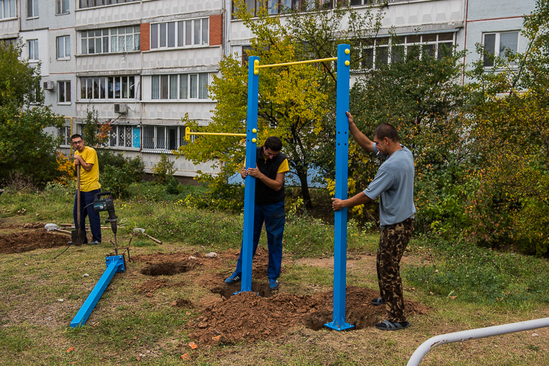 На Північній Салтівці на прохання жителів встановлюють спортмайданчики - 11