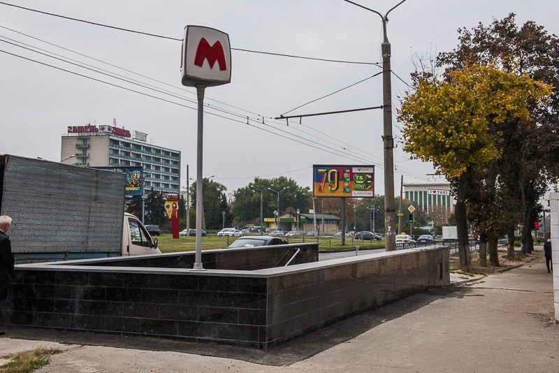 На станції метро «Палац спорту» ремонтують виходи - 13