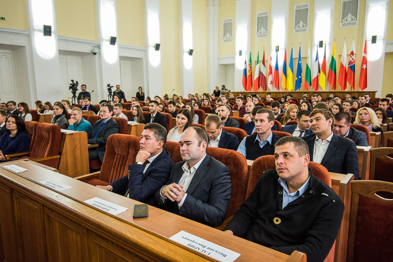 Геннадій Кернес провів засідання Молодіжної ради - 9
