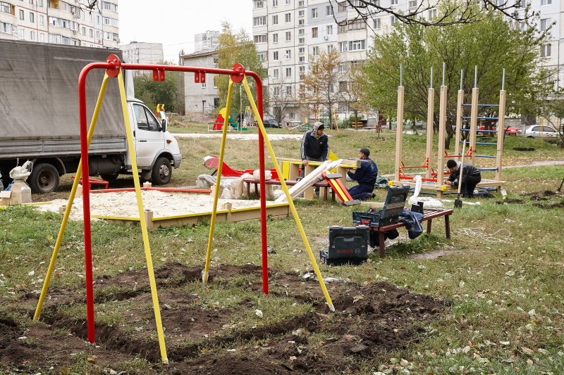 У Московському районі встановили ще один дитячий майданчик - 1