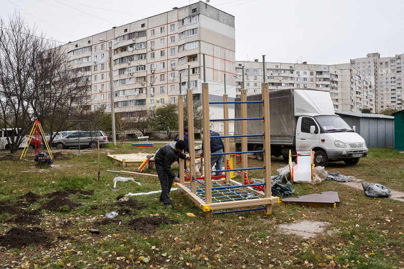 У Московському районі встановили ще один дитячий майданчик - 2