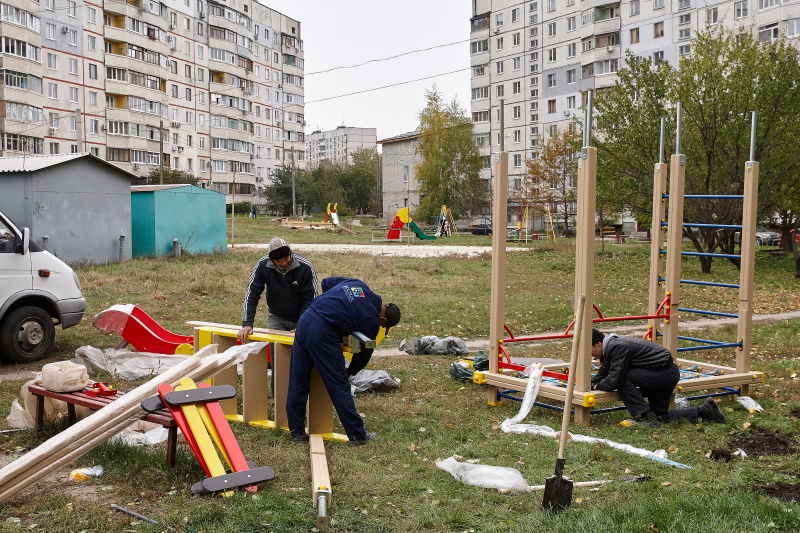 У Московському районі встановили ще один дитячий майданчик - 6
