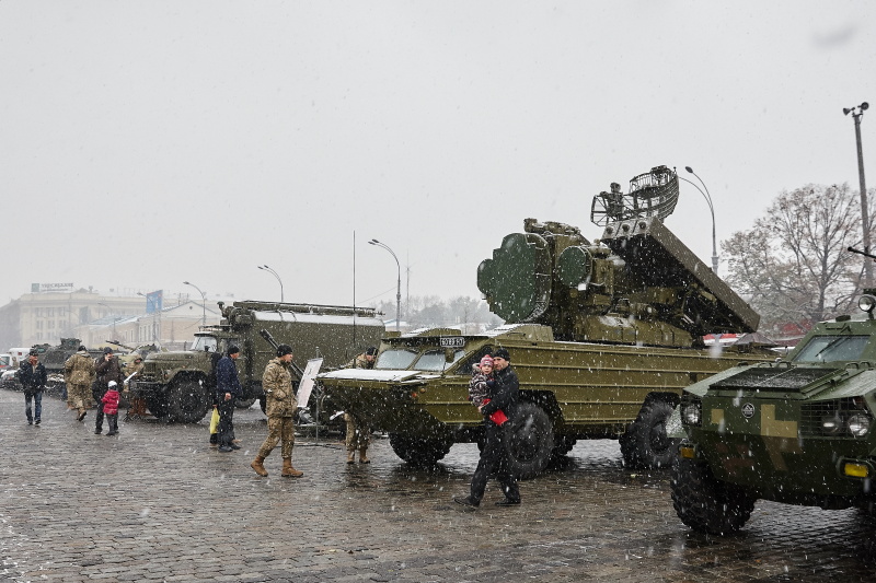 На площі Свободи пройшла акція «Армійський контракт» - 3