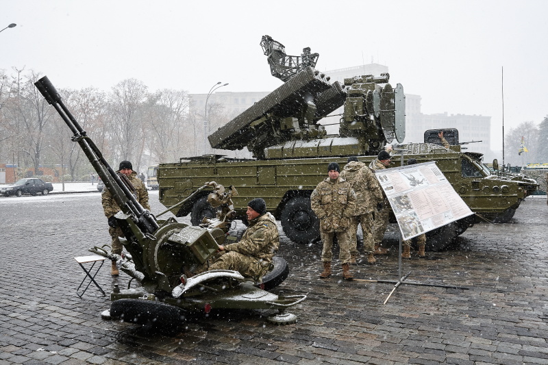 На площі Свободи пройшла акція «Армійський контракт» - 4