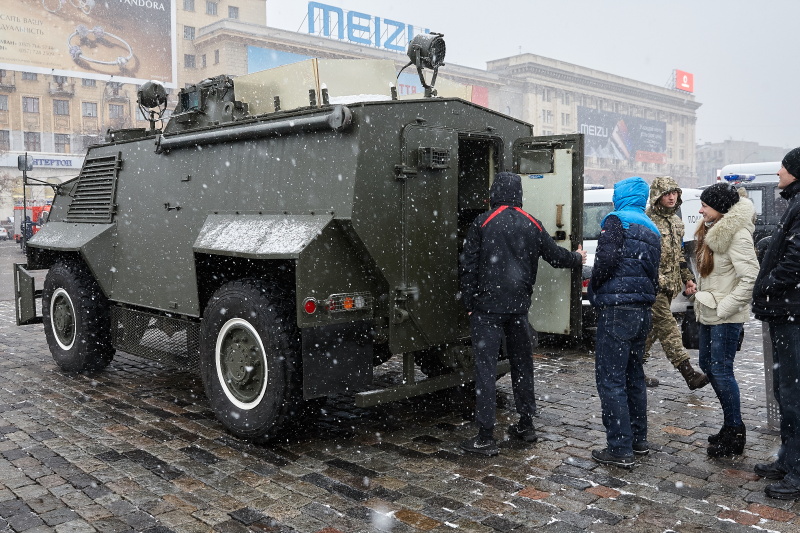 На площі Свободи пройшла акція «Армійський контракт» - 5