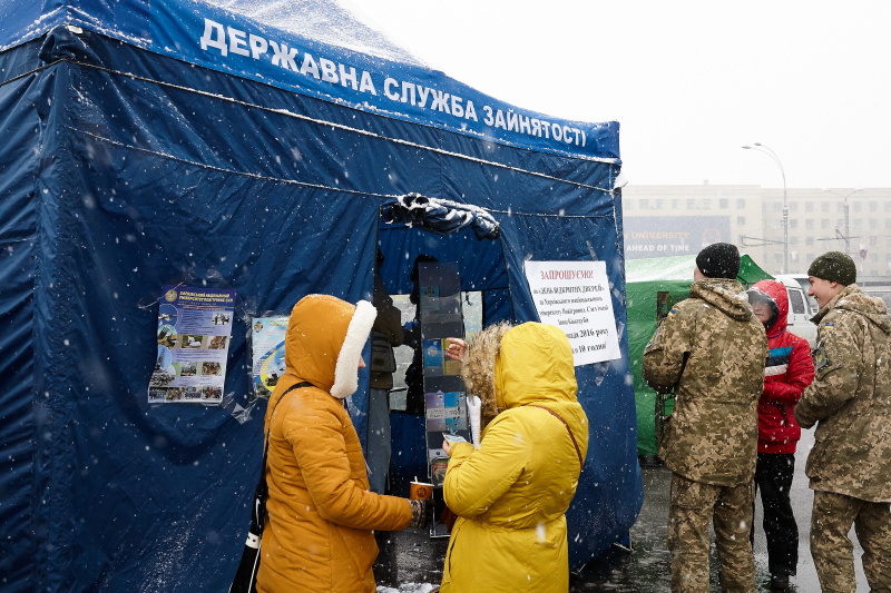 На площі Свободи пройшла акція «Армійський контракт» - 8
