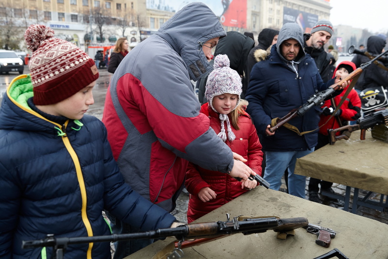 На площі Свободи пройшла акція «Армійський контракт» - 10