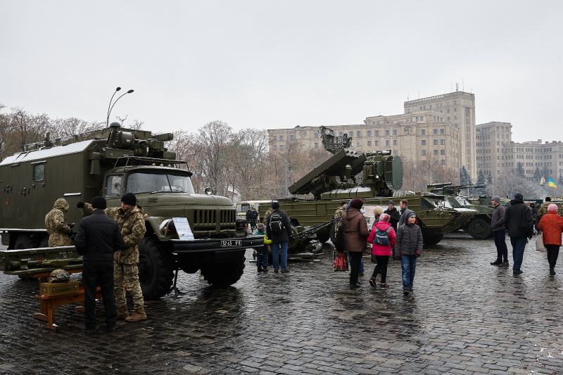 На площі Свободи пройшла акція «Армійський контракт» - 11