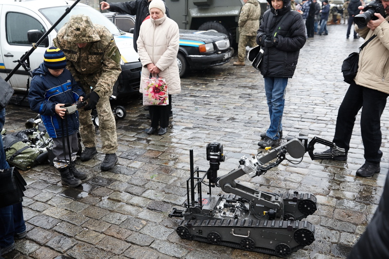 На площі Свободи пройшла акція «Армійський контракт» - 13
