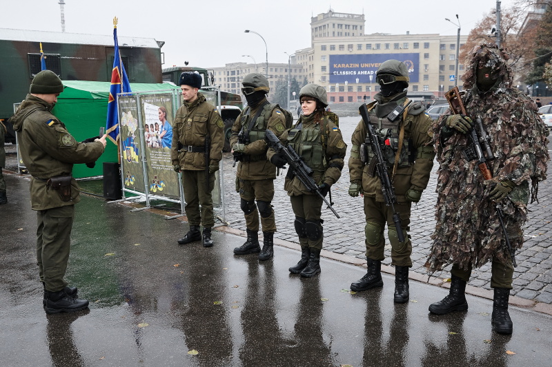 На площі Свободи пройшла акція «Армійський контракт» - 14