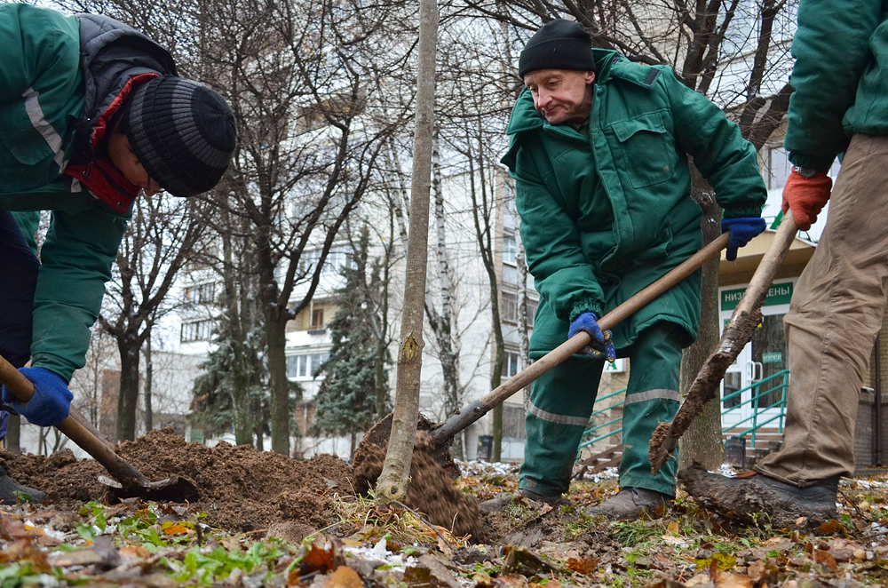 У «Харківзеленбуда» з'явився перший багатофункціональний мінітрактор - 11