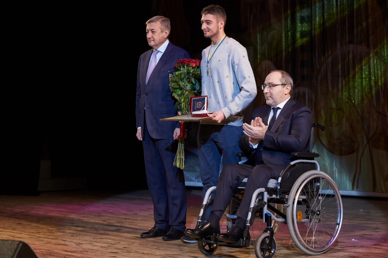 Геннадій Кернес вручив премії Харківської міськради