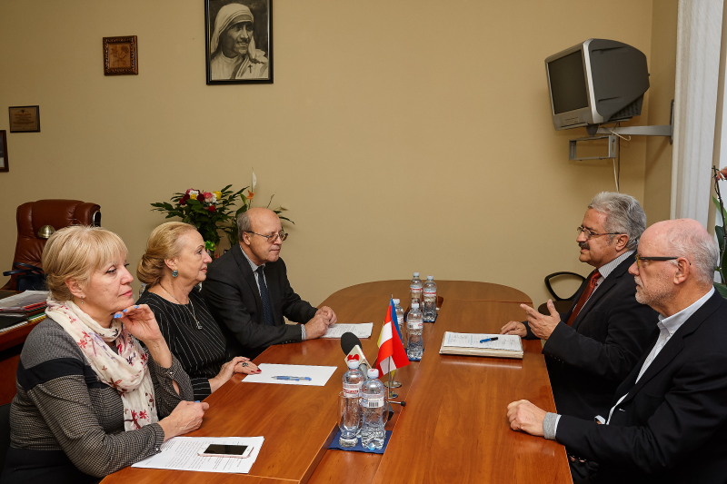 У харківські лікарні передали з Австрії установки для очищення води