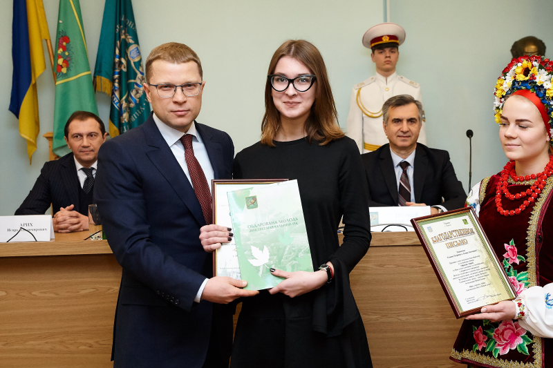 У Шевченківському районі нагородили кращих учнів та вчителів