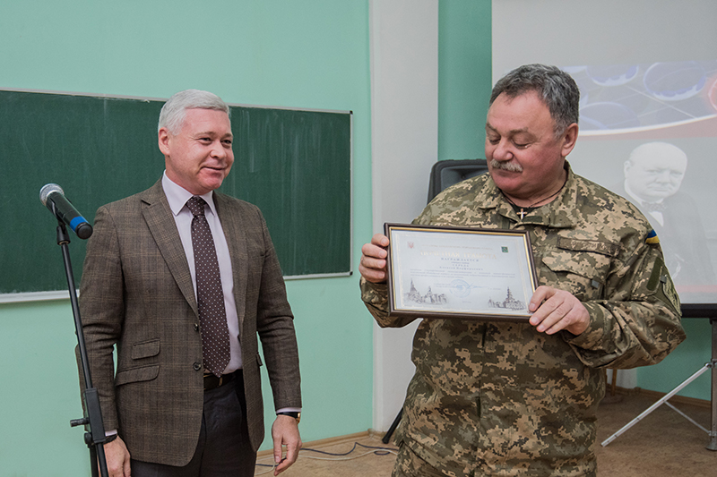 Ігор Терехов вручив Почесну грамоту начальнику Кадетського корпусу Олексію Середі
