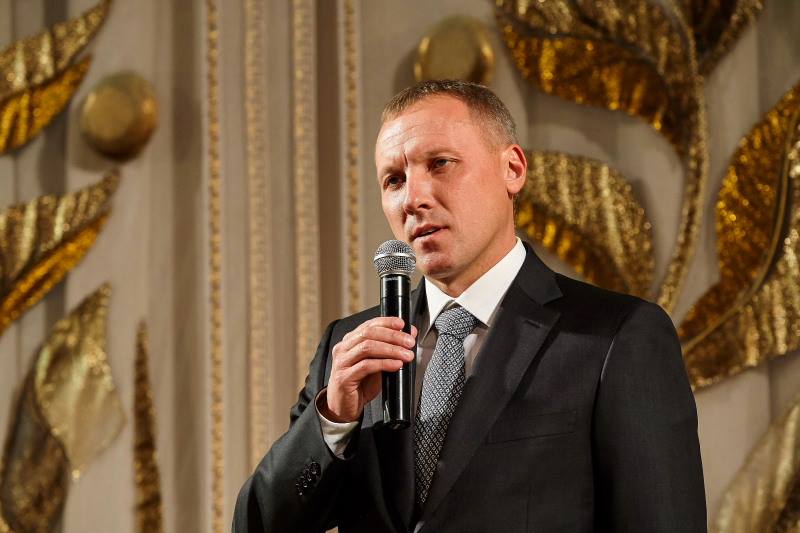 Геннадій Кернес привітав жінок Новобаварського і Холодногірського районів з 8 Березня - 6