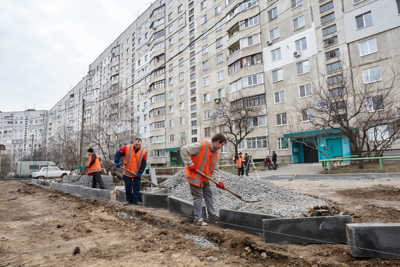 У місті ремонтують внутрішньоквартальні дороги