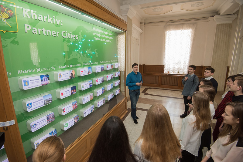 Для харківських школярів провели екскурсію міською радою