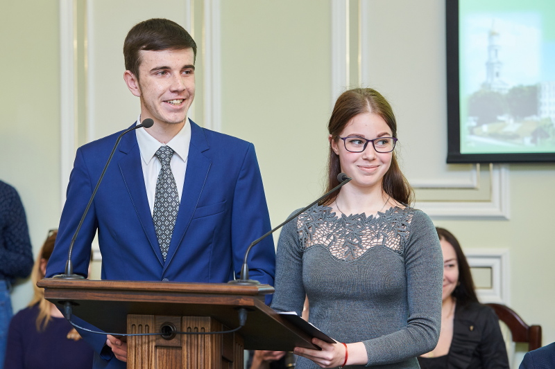 Геннадій Кернес нагородив кращих учнів року - 4