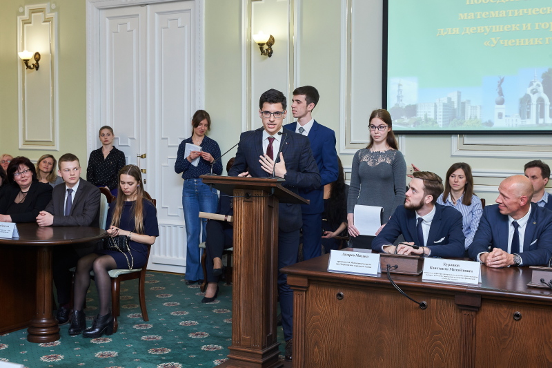 Геннадій Кернес нагородив кращих учнів року - 9