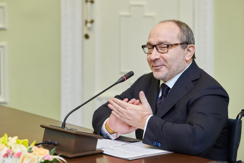 Геннадій Кернес нагородив кращих учнів року - 10