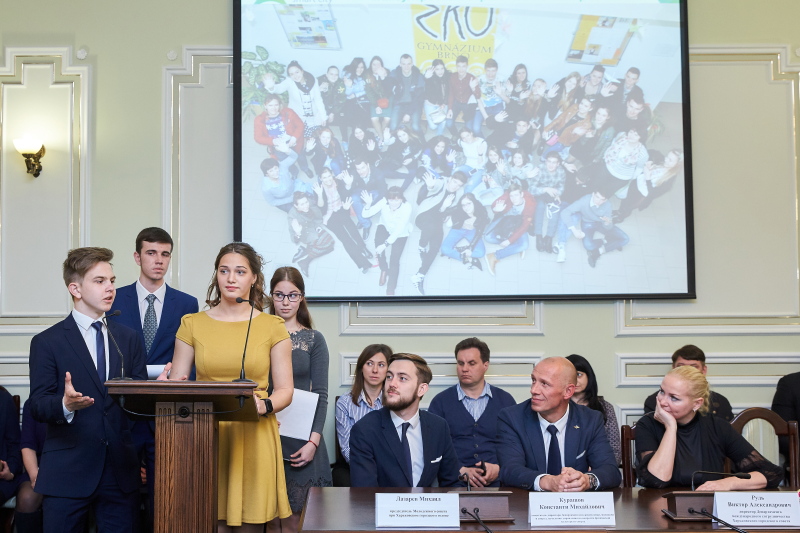Геннадій Кернес нагородив кращих учнів року - 20