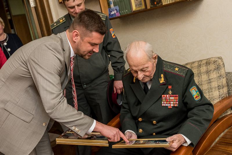 Герой Радянського Союзу Федір Пуртов приймає вітання з Днем Перемоги - 2