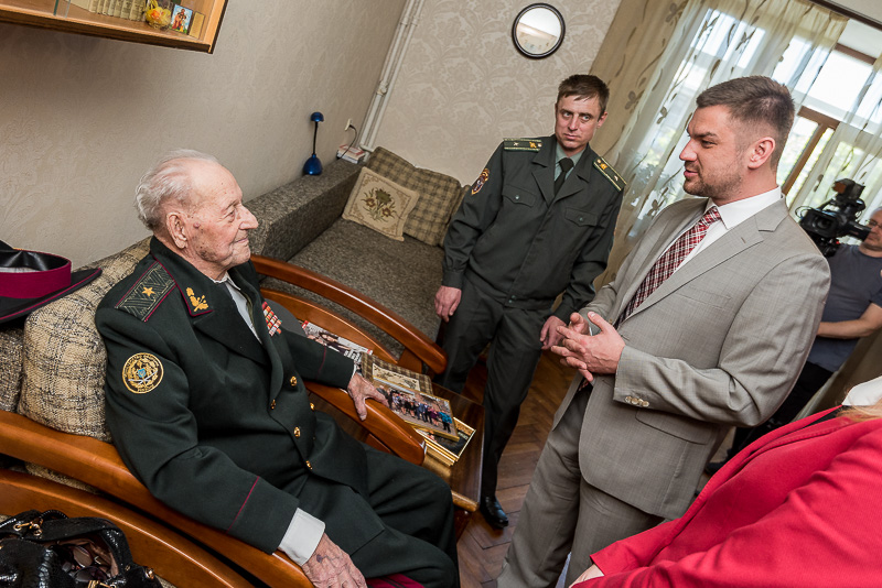 Герой Радянського Союзу Федір Пуртов приймає вітання з Днем Перемоги - 6