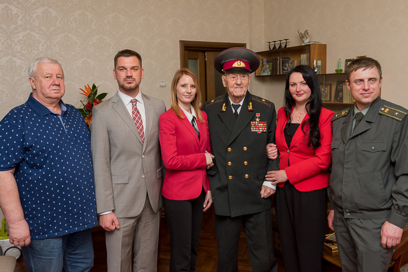 Герой Радянського Союзу Федір Пуртов приймає вітання з Днем Перемоги - 7