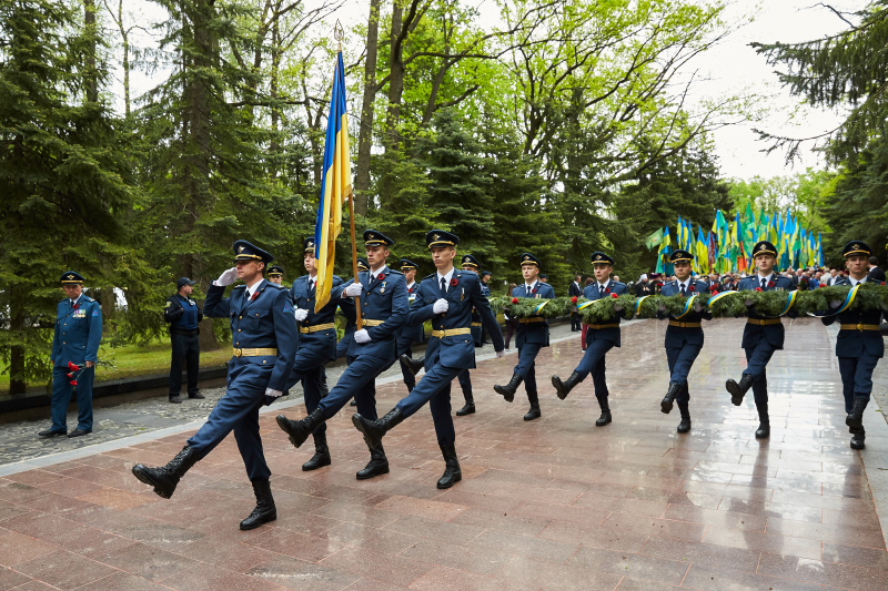 Харків'яни поклали квіти на Меморіалі Слави - 1