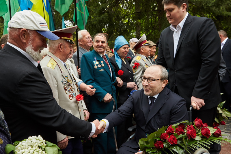 Харків'яни поклали квіти на Меморіалі Слави - 4