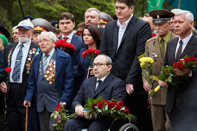 Харків'яни поклали квіти на Меморіалі Слави - 5